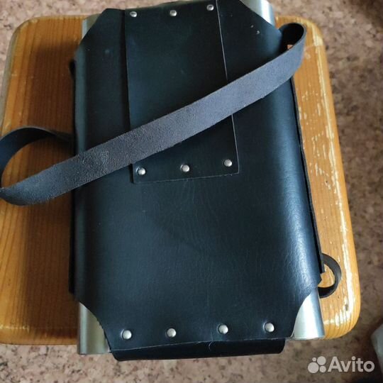 Фляжка подарочная в кожаном чехле