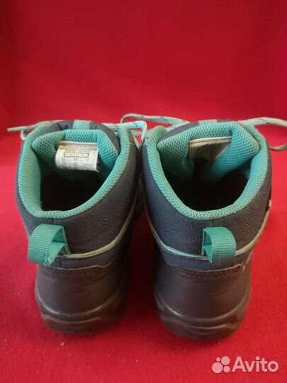 Треккинговые ботинки с мембраной Quechua MH120