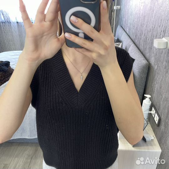 Укороченная жилетка чёрная женская