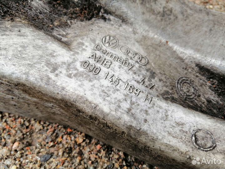 Кронштейн генератора Volkswagen Golf 3