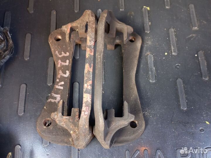 Суппорт передний toyota corolla 1999 года