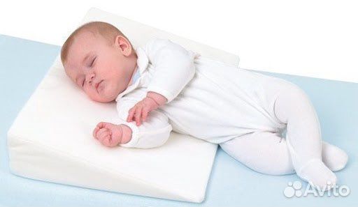 Наклонная подушка для младенцев
