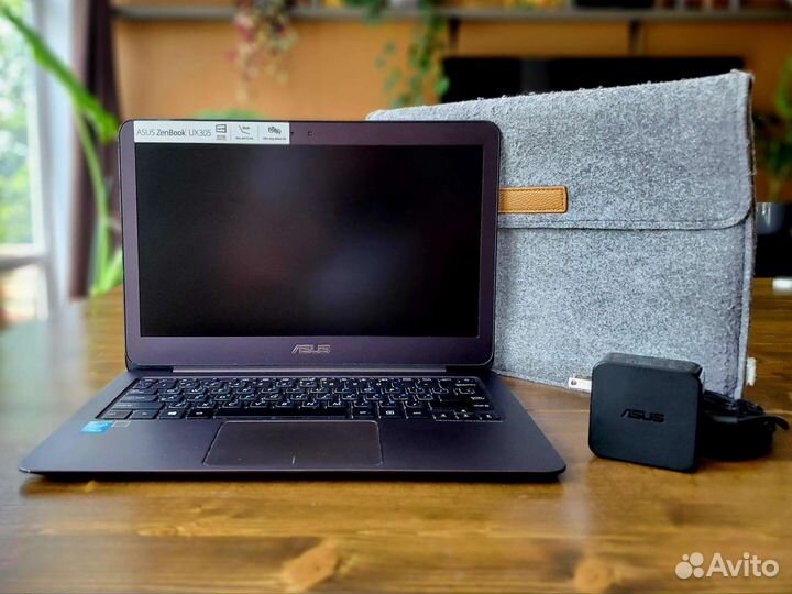 Ноутбук Ультрабук Asus 305F с чехлом