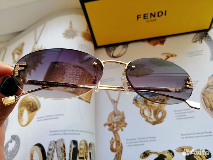 Солнцезащитные очки Fendi First Crystal