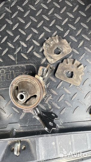 Подушка крепления двигателя mitsubishi asx 1.6