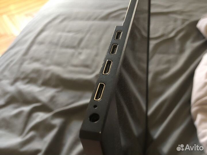 Портативный монитор 15.6