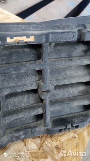 Решетка в бампер левая Toyota RAV 4