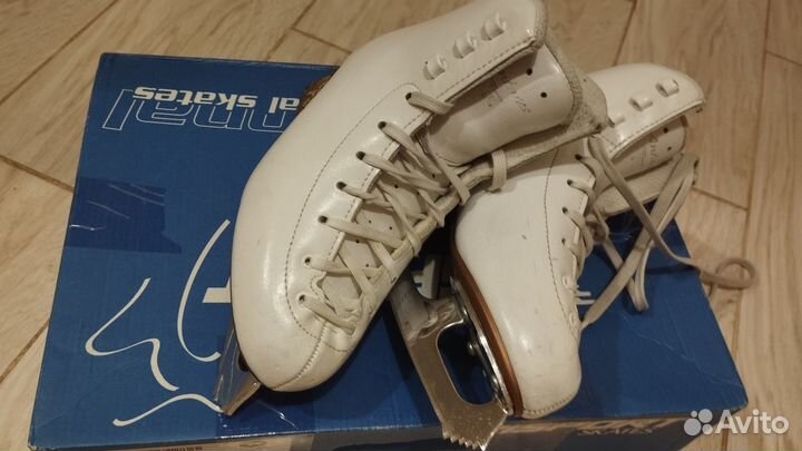 Фигурные коньки Risport Antares 210