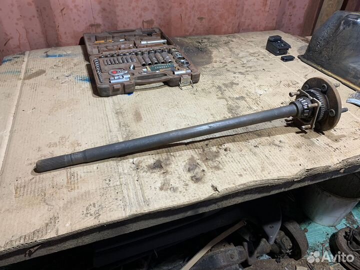Задние полуоси с блоком Jeep grand cherokee 99г