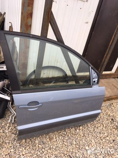 Передняя правая дверь. Ford Fusion