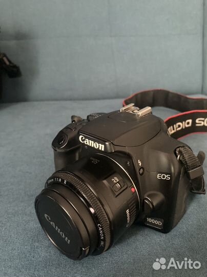 Зеркальный фотоаппарат Canon 1000d