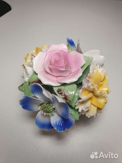 Свечи восковые. Подсвечники. Розы. Фарфор