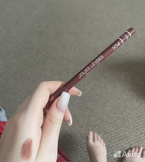 Vivienne sabo карандаш