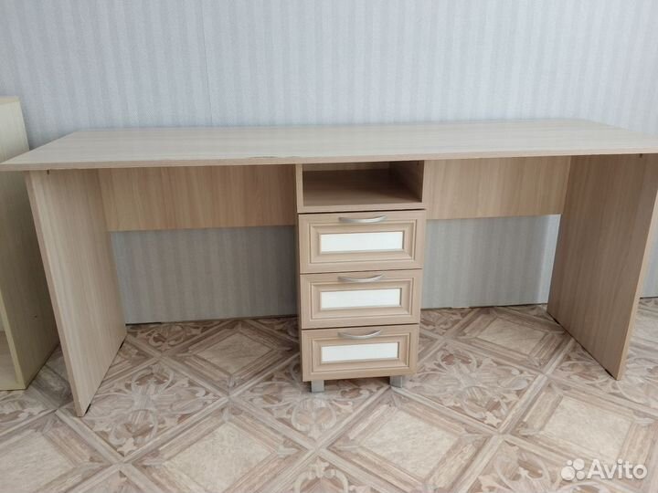 Письменный стол