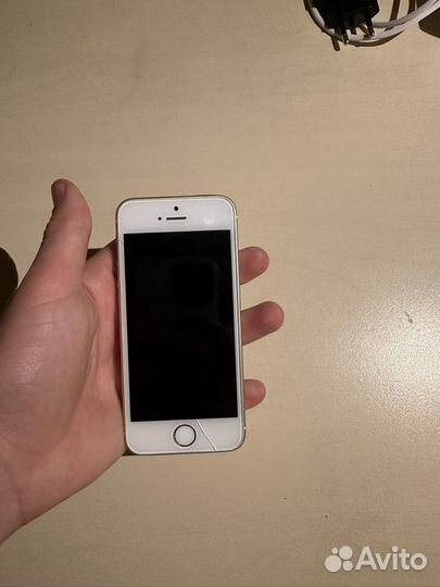 iPhone SE, 32 ГБ
