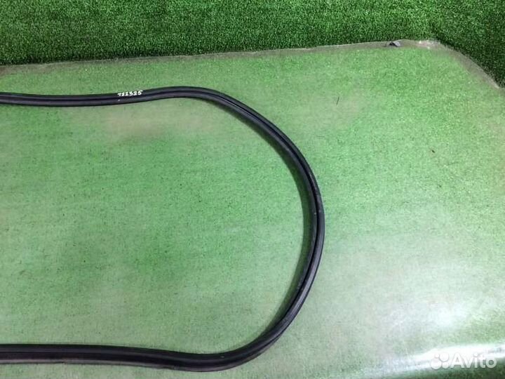 Уплотнительная резинка двери багажника Honda