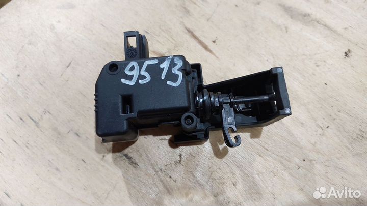 Замок лючка бензобака W212,W204,C204,C218