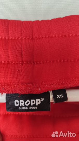 Спортивные брюки красного цвета