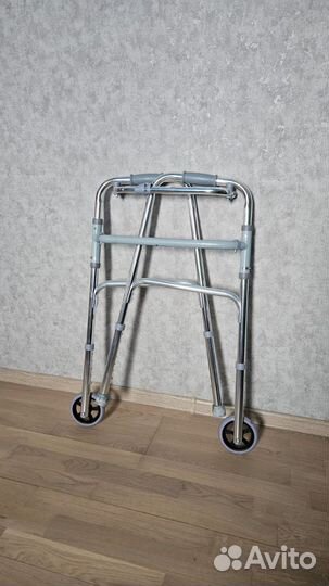 Ходунки для взрослых с колесами