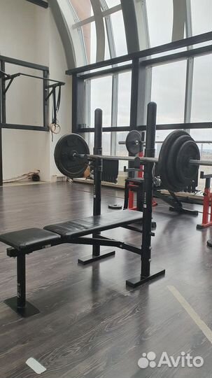 Скамья для жима и штанга