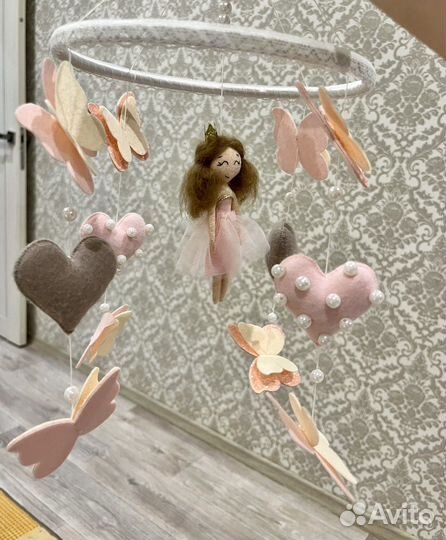 Мобиль для принцессы в кроватку