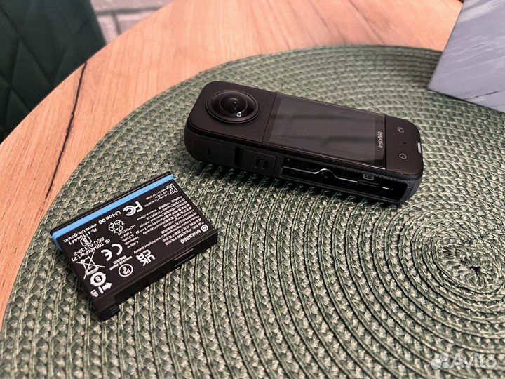 Экшн-камера Insta360 One X3