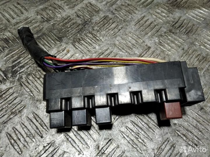 Блок предохранителей Subaru Legacy B13