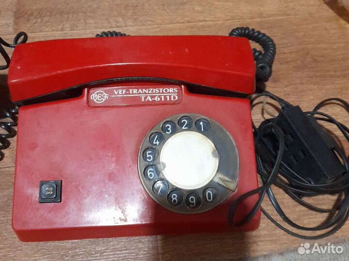 Старинный телефон