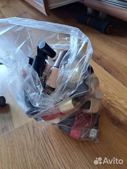 Лак для ногтей пакетом