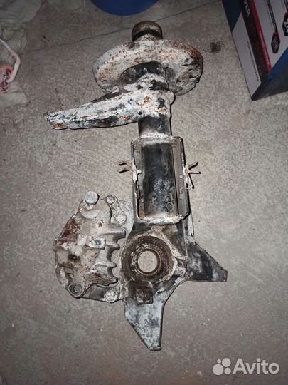 Кулак Audi s4 c4