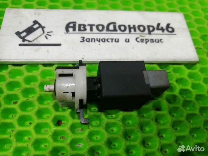 Датчик включения стоп-сигнала Kia Rio 4