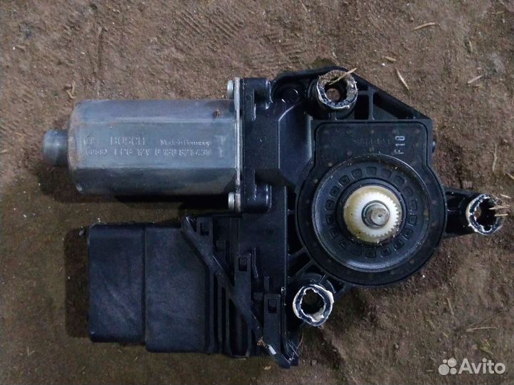 Мотор заднего стеклоподъемника правый VW Golf Plus