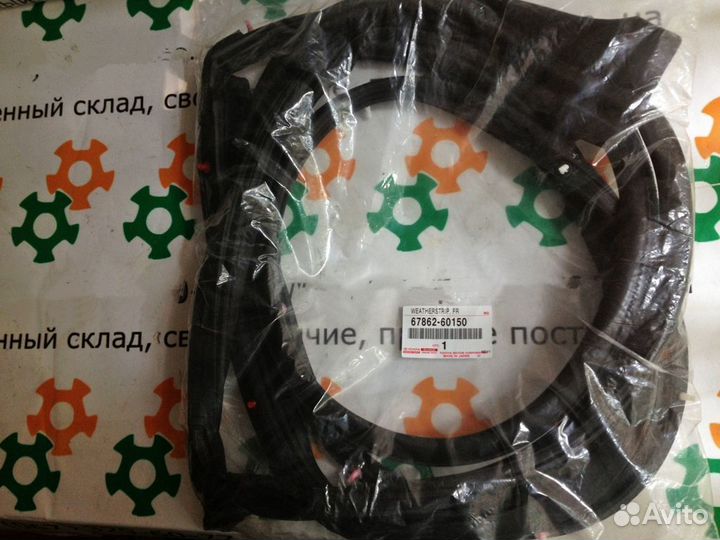 Уплотнитель передней левой двери Toyota LC 200