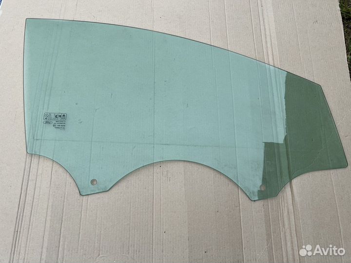 Стекло передней правой двери Ford Focus 3