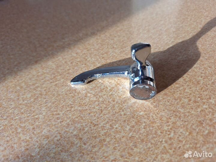 Ручки защелок форточек ваз