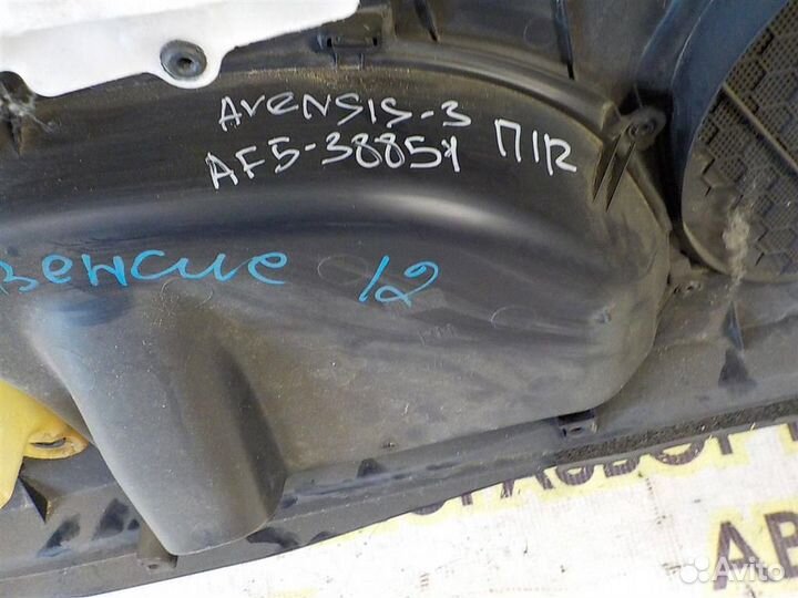 Обшивка двери передней правой Toyota Avensis III