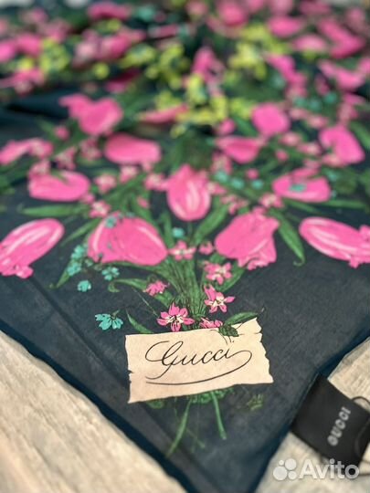 Платок Gucci зеленый в подарочной упаковке бренда