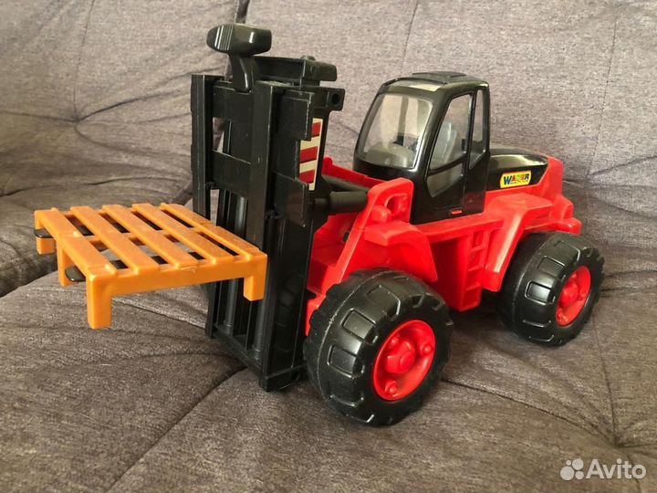 Трактор погрузчик