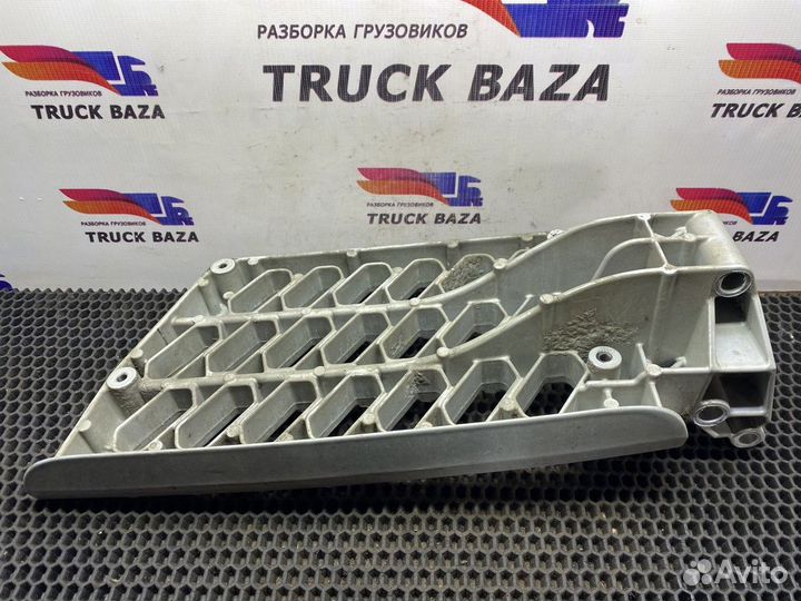 Ступенька левая Volvo FH