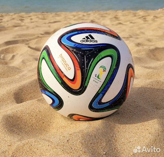 Футбольный мяч adidas brazuca