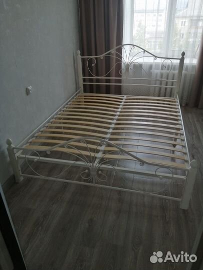 Кровать двухспальная с матрасом бу