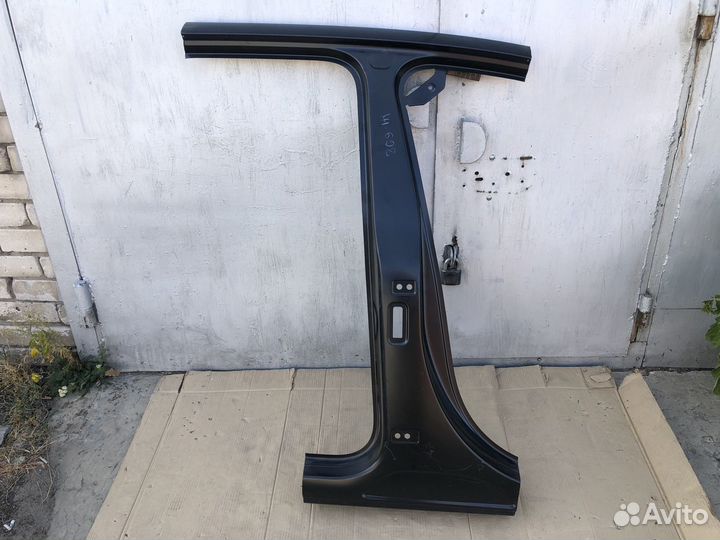 Средняя стойка кузова Volkswagen Touareg 2