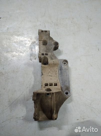 Кронштейн генератора Фольксваген Шаран