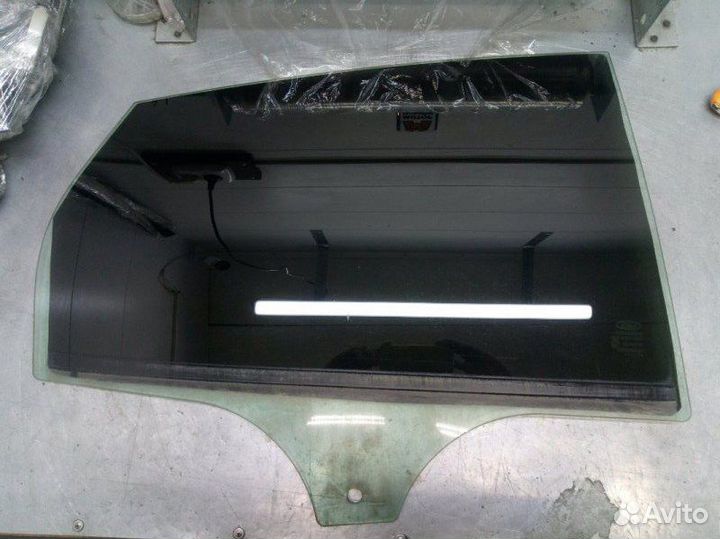 Стекло двери заднее правое Ford Focus 3 седан 1.6L