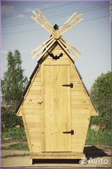 Уличный туалет с декором WIV