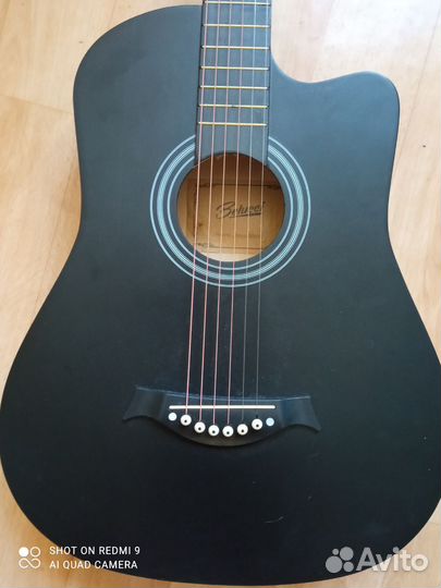Акустическая гитара