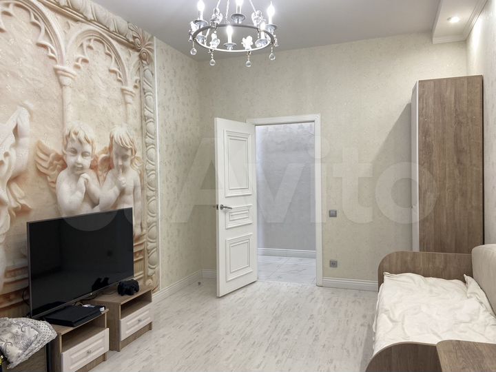 3-к. квартира, 100 м², 2/4 эт.