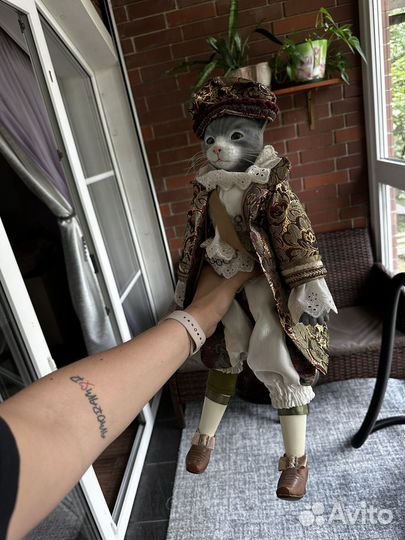 Игрушка из фарфора