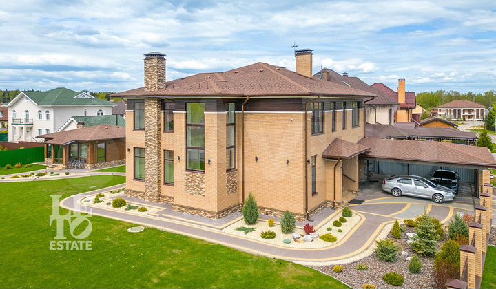 Дом 305 м² на участке 16,7 сот.