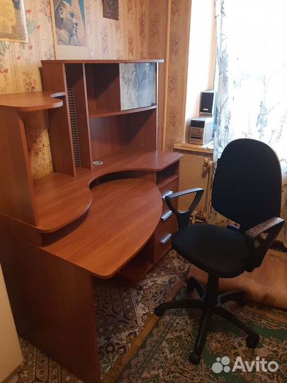 Стол и кресло